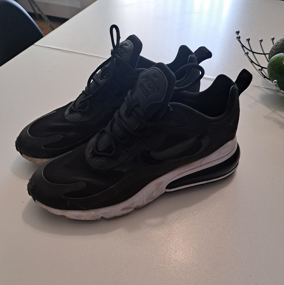 Mens size 10 nike sneakers
